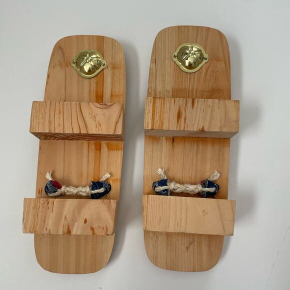 Women's Traditional Japanese Wooden Shoes Sandals 3" x 9" - Picture 5 of 8